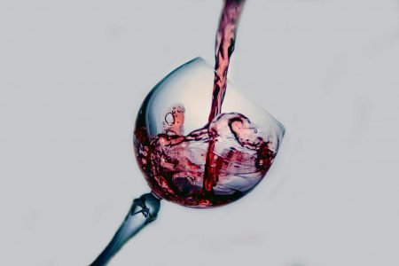 oscabecasdanoticia-vinho.jpg
