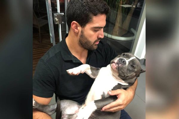 giuliano ferrado e o cachorro weiser que morreu em voo da latam no dia 14 de outubro