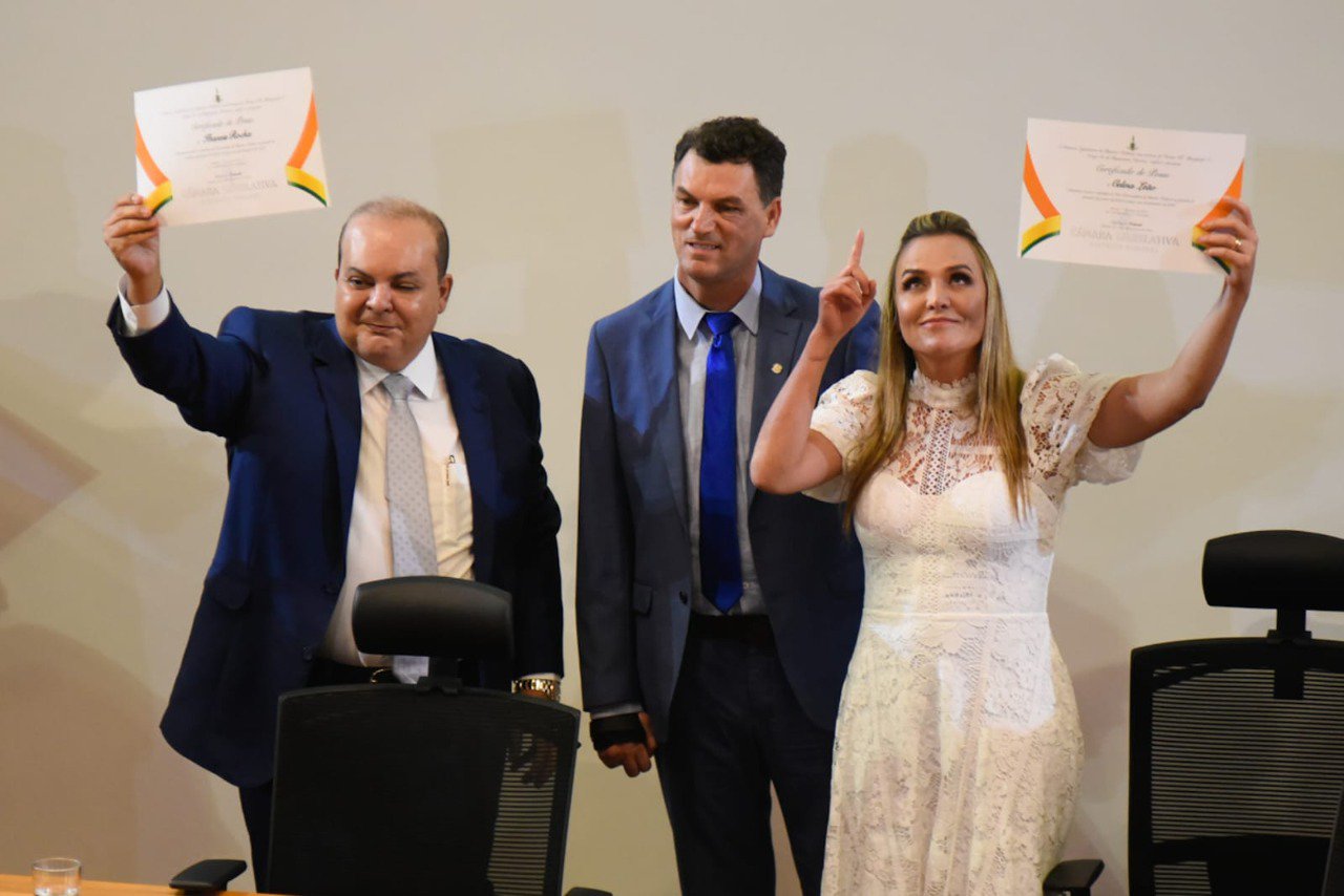 Ibaneis Rocha toma posse e menciona Lula