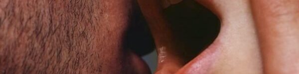 oscabecasdanoticia-beijo.jpg