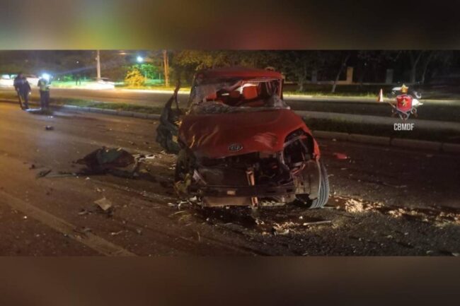 Imagem colorida de acidente de carro no park way - Metrópoles