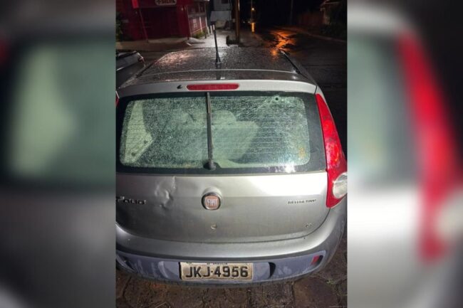 oscabecasdanoticia-foto-1-2 Imagem colorida de um carro após ser baleado por um sargento do CBMDF - Metrópoles