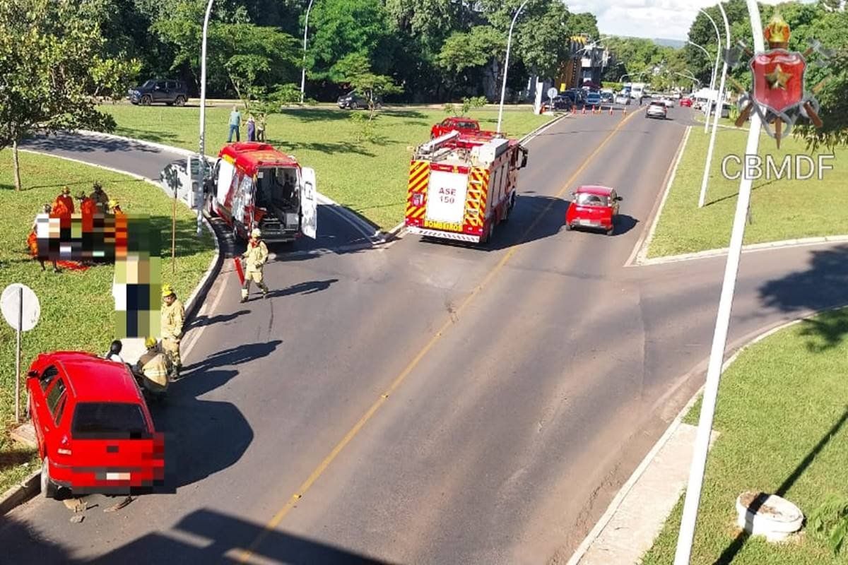 Fotos: carro com bebê de 5 meses cai em Tesourinha da Asa Norte