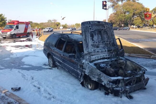 carro carbonizado na l2 sul 2