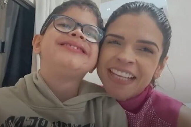 Menino e mãe - Metrópoles