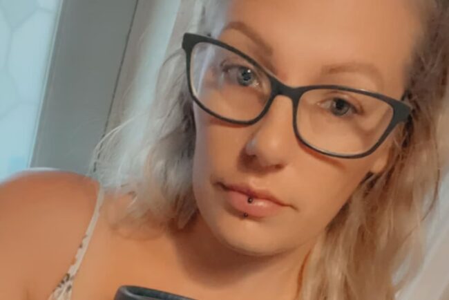 oscabecasdanoticia-mulhe-2 Foto colorida de uma jovem com cabelo rosa - Metrópoles