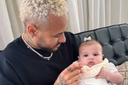 Neymar encanta os fãs ao postar foto de Helena, sua filha caçula Neymar encanta os fãs ao postar foto de Helena, sua filha caçula