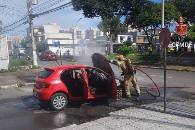 carro pega fogo guará