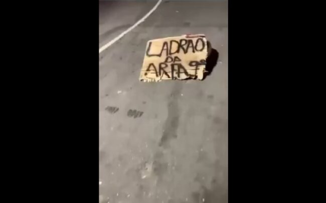 Cartaz de papelão