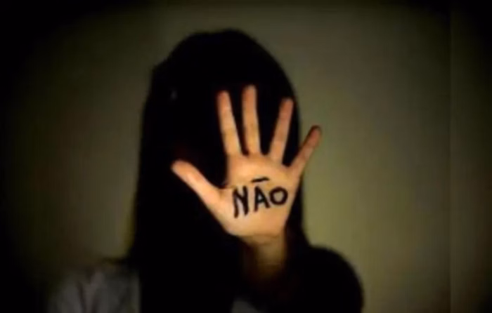 Palavra "não" escrita em mão de mulher - Metrópoles