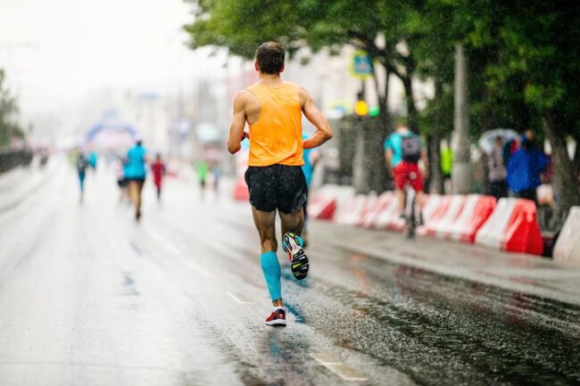 oscabecasdanoticia-meia- Na imagem com cor, foto de meias azul - metrópoles
