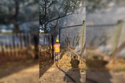Bombeiro apagando o incêndio