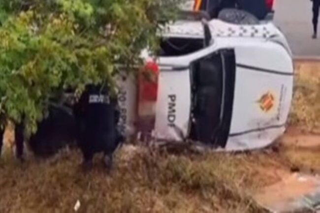 oscabecasdanoticia-whats-40 PM fica ferido ao capotar viatura pista molhada e cair em vala no DF