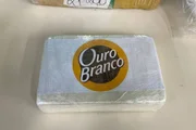 Cocaína embalada com logo de chocolate