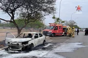 Carro pegou fogo próximo ao Memorial JK