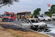 Incêndio atingiu veículo na manhã desta quinta-feira (16/10)