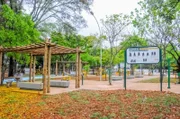 Em homenagem, a praça da entrequadra 112/113 Sul leva o nome da jovem