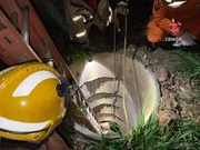 Poço onde a mulher caiu tem 3 metros de profundidade e estava seco 