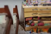 Um dos quartos da casa