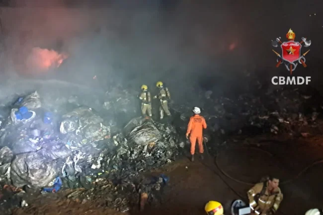 bombeiros-combatem-incendio-Ceilandia-17-horas
