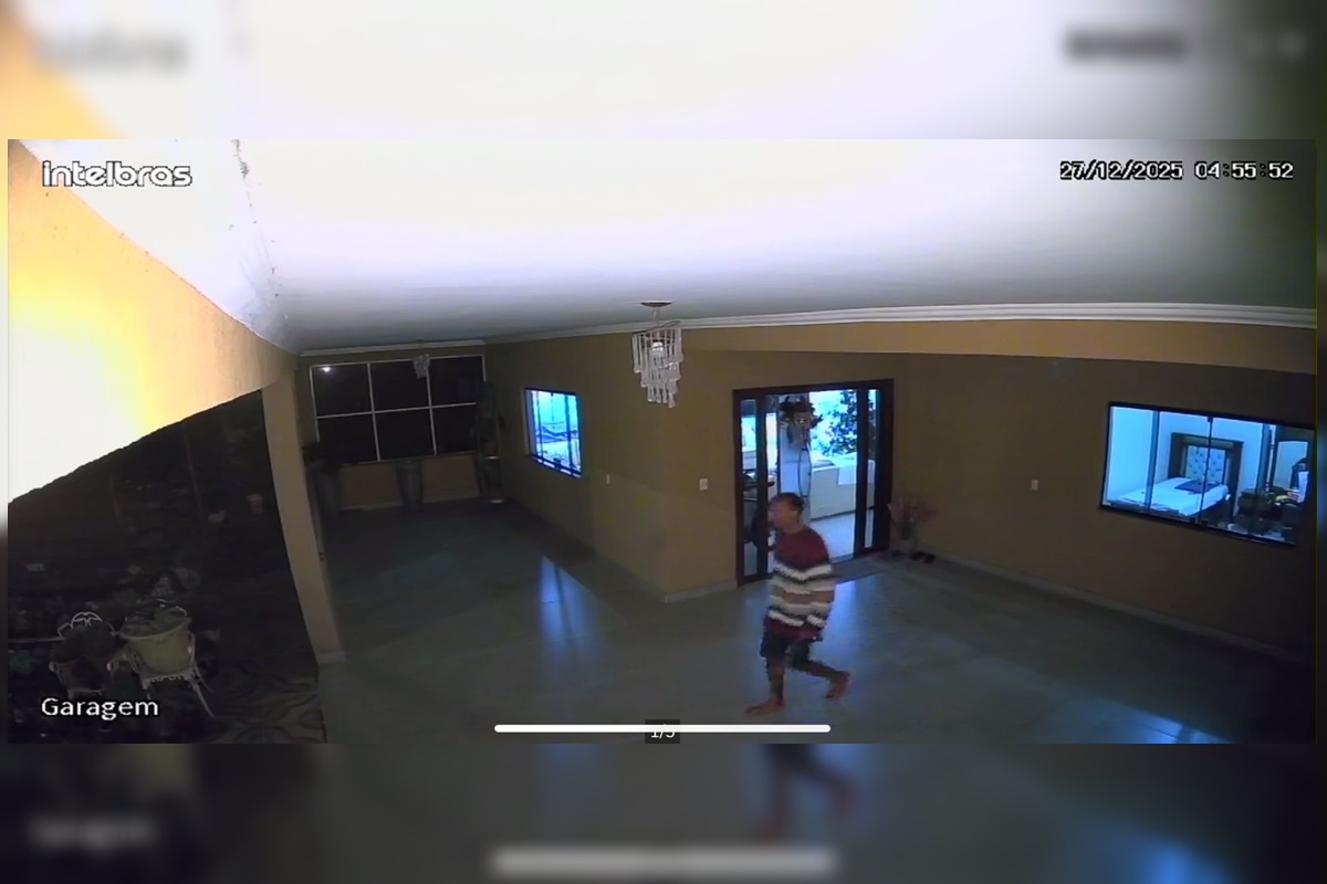 Além das agressões, o criminoso fugiu levando um aparelho celular e um notebook Além das agressões, o criminoso fugiu levando um aparelho celular e um notebook