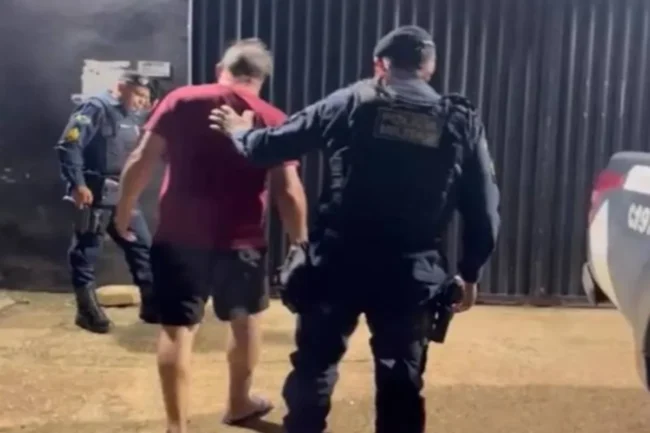 Homem-e-preso-em-motel-apos-oferecer-dinheiro-para-adolescente-que-vendia-balas-no-semaforo