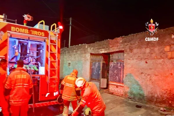 Corpo é encontrado carbonizado após casa pegar fogo no DF - destaque galeria