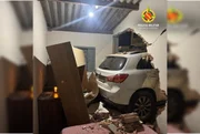 Condutora bêbada e sem CNH perde controle de carro e invade casa no DF - imagem 3 Condutora bêbada e sem CNH perde controle de carro e invade casa no DF - imagem 3