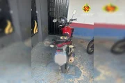 Motocicleta sstava com documento vencido e foi apreendida após acidente em Santa Maria