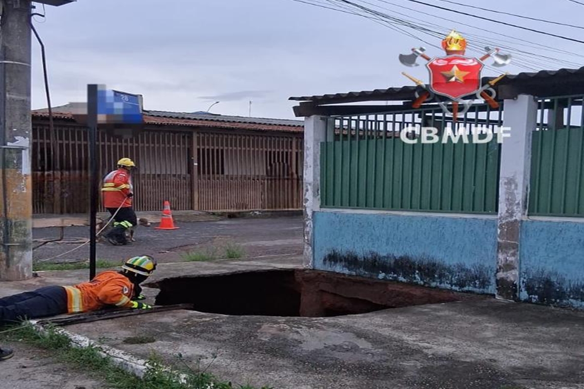 Cratera que engoliu irmãos e cães reabre ainda maior após temporal - imagem 5