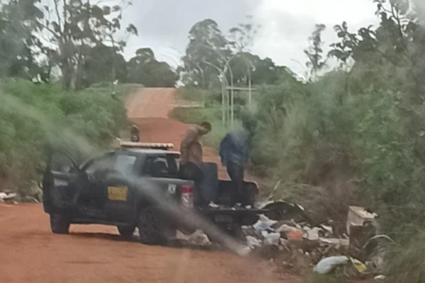 Viatura da Força Nacional é usada para despejo de lixo em área pública - destaque galeria Viatura da Força Nacional é usada para despejo de lixo em área pública - destaque galeria