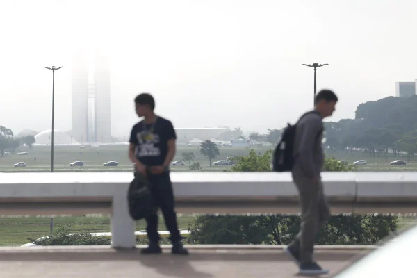 Brasília amanhece com céu tomado por névoa; veja imagens - destaque galeria Brasília amanhece com céu tomado por névoa; veja imagens - destaque galeria