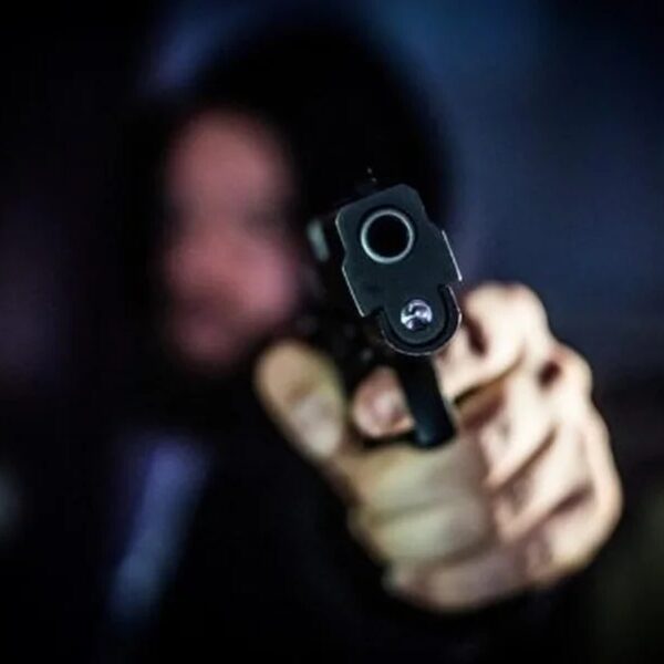 Homem armado - Metrópoles