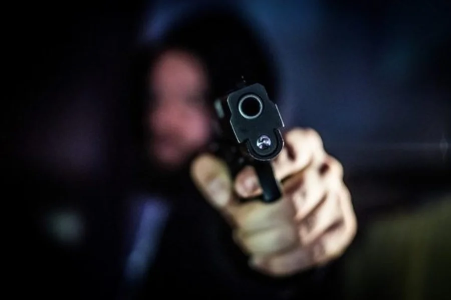 Homem armado - Metrópoles