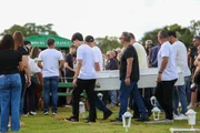 Corpo de Rodrigo Castanheira é enterrado em meio a pedidos de justiça - imagem 6
