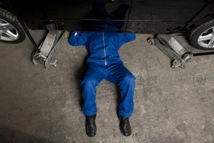 Golpe da troca de pneu em oficinas faz 80 vítimas perderem R$ 600 mil