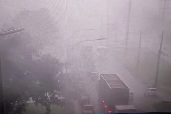 Chuva alaga Estrutural e atrasa faixa reversa na BR-070 e EPNB - destaque galeria