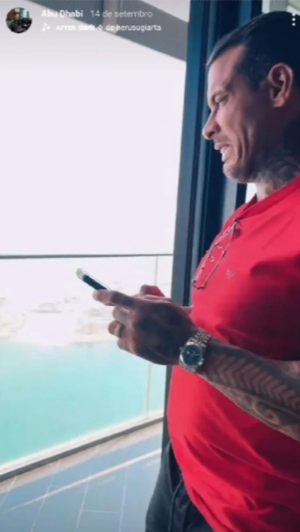 Cantor que curtiu lua de mel em Dubai deve R$ 40 mil de pensão à filha - destaque galeria