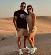 Foto do casal no deserto