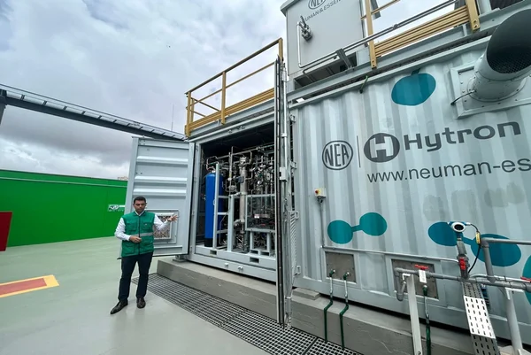 Primeiro ônibus movido a hidrogênio do país fará rota turística no DF - destaque galeria