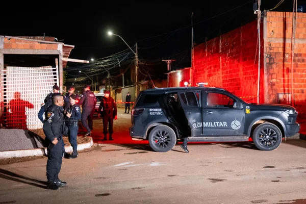 Homem põe faca no pescoço do filho recém-nascido e faz esposa refém. Dois tiros são ouvidos - destaque galeria