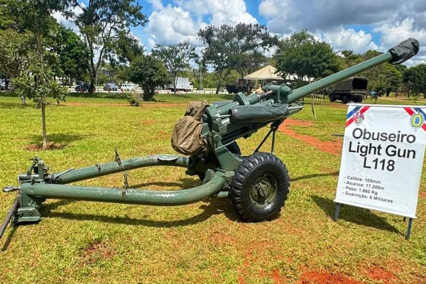 Tanque de guerra e metralhadora são posicionados no Parque da Cidade - destaque galeria