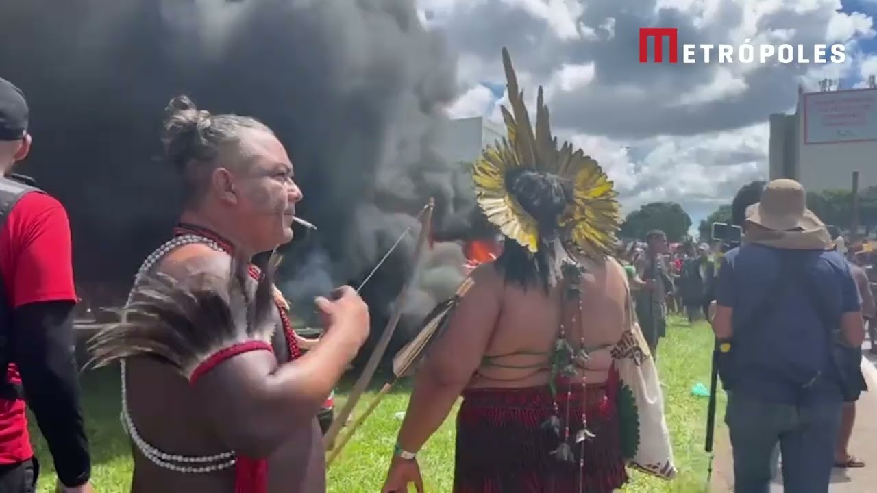 Marcha do Acampamento Terra Livre ocupa Esplanada dos Ministérios