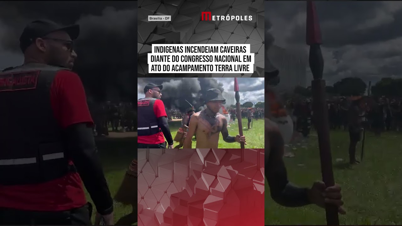 Indigenas incendeiam caveiras diante do Congresso Nacional em ato do Acampamento Terra Livre