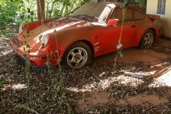 Leilão da mansão abandonada no Park Way é suspenso. Entenda - destaque galeria
