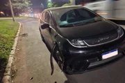 Carro de motorista que teria causado a queda