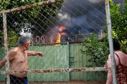 Incêndio começou em materiais recicláveis na área externa da casa 
