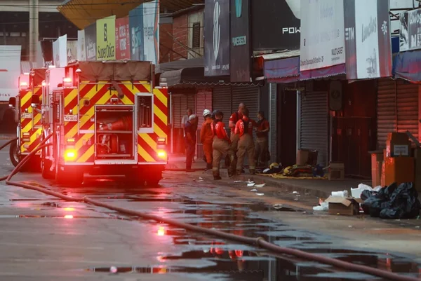 Bíblia resiste a incêndio que destruiu lojas na Feira dos Importados - destaque galeria