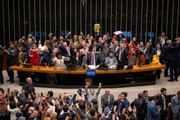 Em vitória do governo Lula, Câmara aprova PEC do fim da escala 6x1 