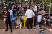 Ponto de encontro tradicional, na 106 Norte, para troca de figurinhas de álbuns da Copa do Mundo Ponto de encontro tradicional, na 106 Norte, para troca de figurinhas de álbuns da Copa do Mundo